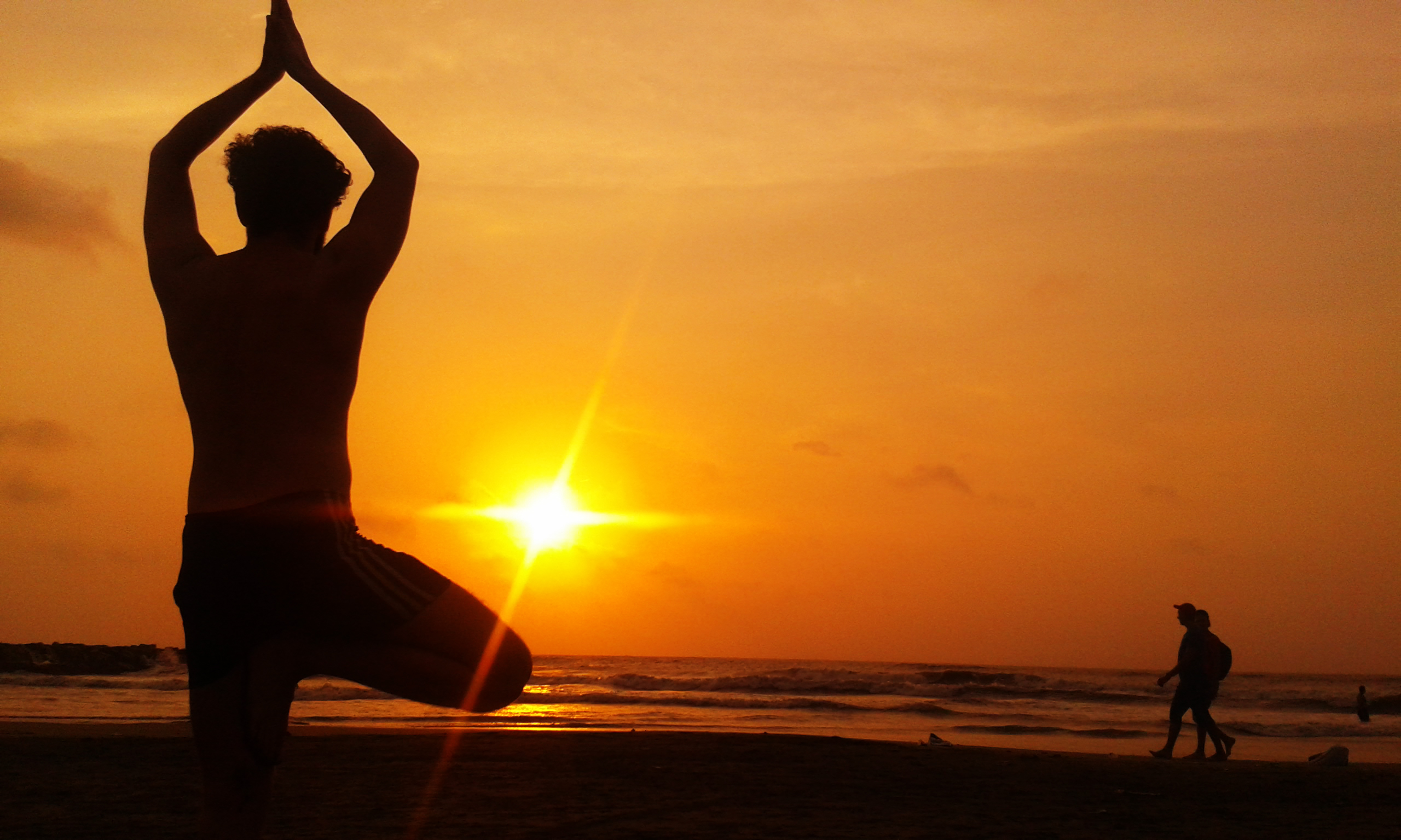 yoga sulla spiaggia